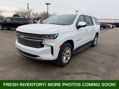 Used 2023 Chevrolet Suburban Premier image 3