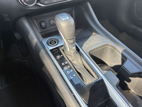 Used 2025 Nissan Sentra SV FWD image 36