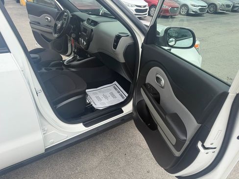 Used 2016 Kia Soul FWD image 15