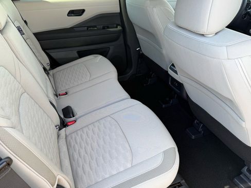 New 2025 Nissan Pathfinder SV image 25