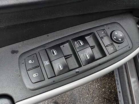 Used 2018 Jeep Cherokee Latitude Plus w/ Comfort/Convenience Group AWD/4WD image 20