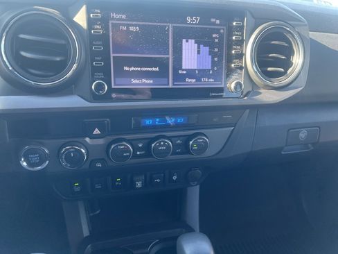 Used 2022 Toyota Tacoma TRD Off-Road image 19