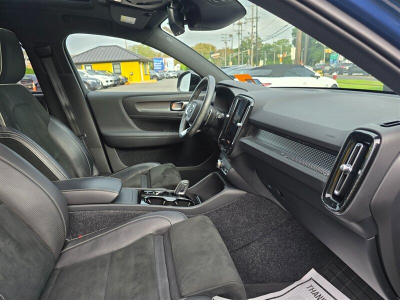 Used 2020 Volvo XC40 T5 R-Design w/ Protection Package Premier AWD/4WD image 17