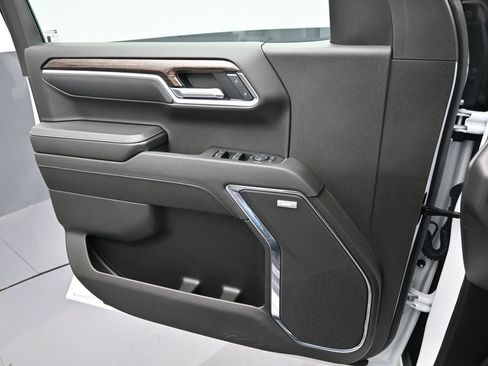 Used 2025 GMC Sierra 1500 Elevation w/ Preferred Package image 14