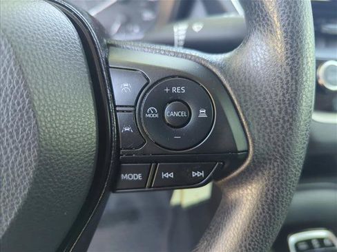Used 2025 Toyota Corolla LE FWD image 15