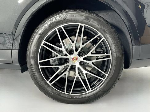New 2026 Porsche Cayenne AWD/4WD image 33