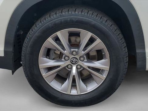 Used 2016 Toyota Highlander Plus FWD image 21