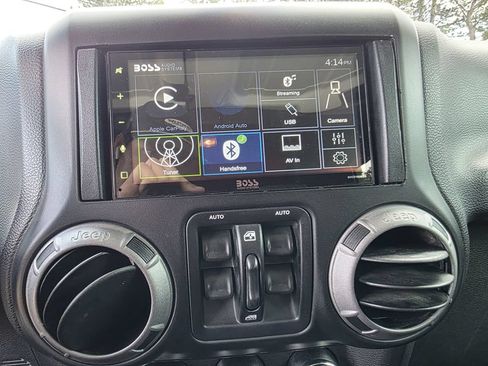 Used 2013 Jeep Wrangler Unlimited Sahara w/ Dual Top Group AWD/4WD image 22