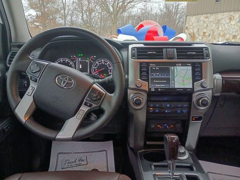 Used 2020 Toyota 4Runner image 13