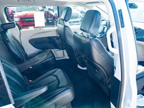 Used 2023 Chrysler Pacifica Touring-L FWD image 35