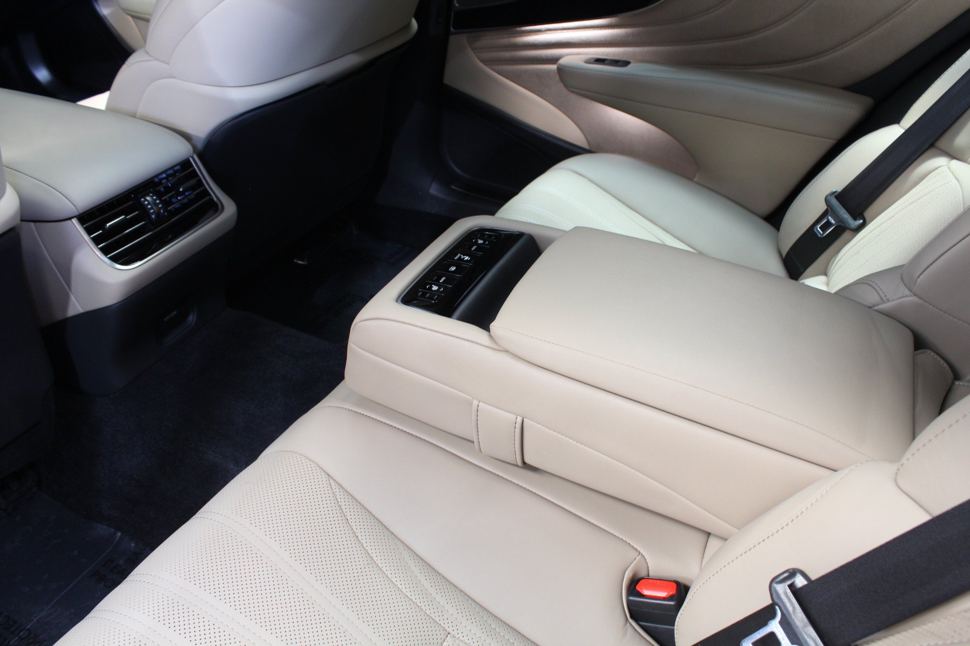 Used 2022 Lexus LS 500 w/ Interior Upgrade Package RWD image 46