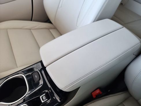 Used 2021 Buick Envision Essence w/ Technology Package I FWD image 31