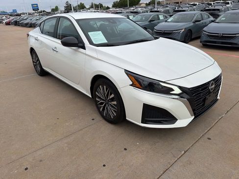 Used 2025 Nissan Altima 2.5 SV FWD image 7