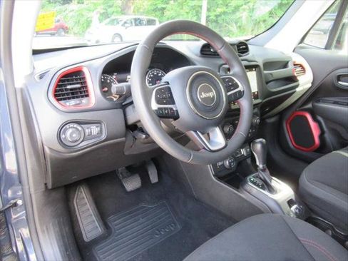 Certified 2023 Jeep Renegade Trailhawk AWD/4WD image 17