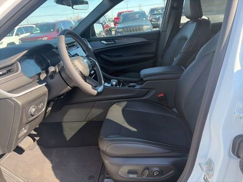 New 2025 Jeep Grand Cherokee L Altitude AWD/4WD image 13