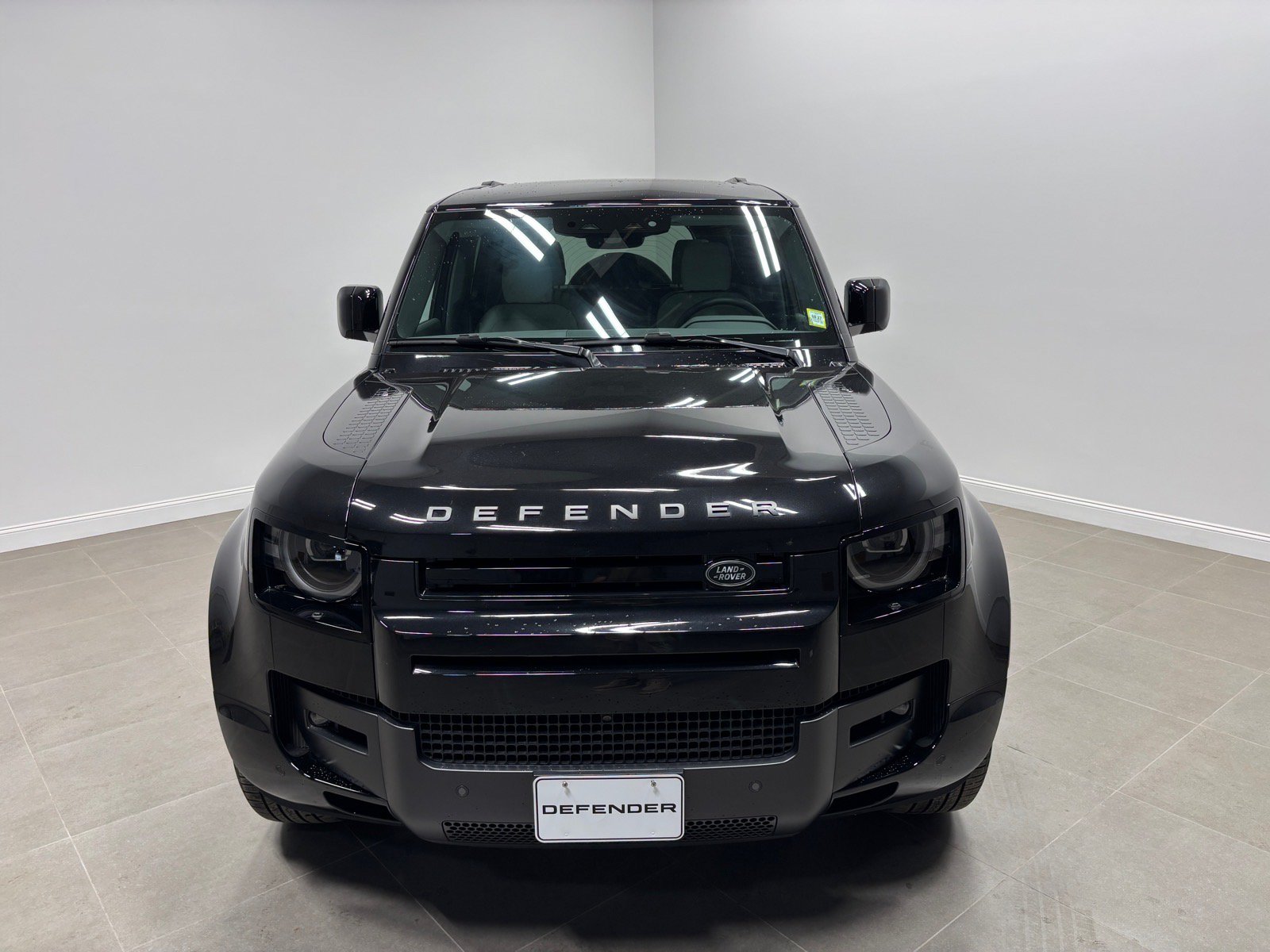 Used 2026 Land Rover Defender 110 X-Dynamic SE AWD/4WD image 3