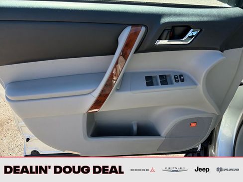 Used 2013 Toyota Highlander Limited AWD/4WD image 11
