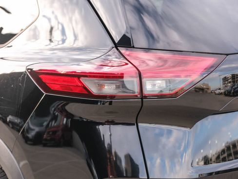 Used 2021 Nissan Rogue SV FWD image 7