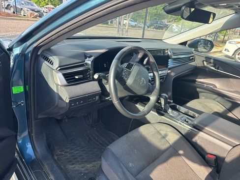 Used 2025 Toyota Camry LE w/ Convenience Package image 11
