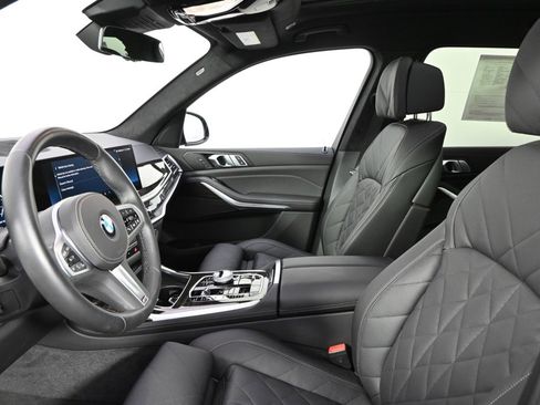Used 2025 BMW X7 xDrive40i w/ M Sport Package image 13