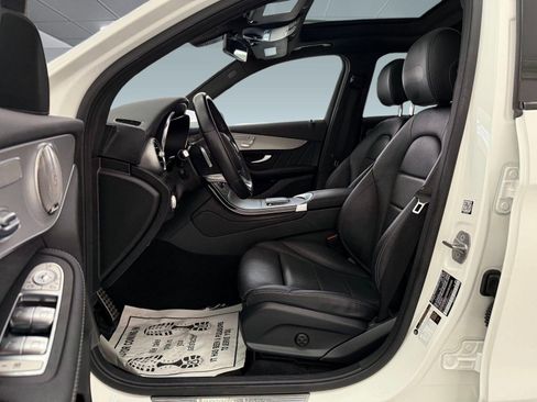 Used 2021 Mercedes-Benz GLC 300 image 5
