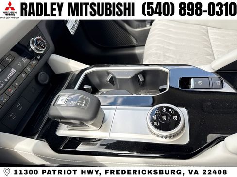 New 2026 Mitsubishi Outlander SEL image 11