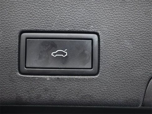 Used 2023 Volkswagen Atlas Cross Sport SE image 16