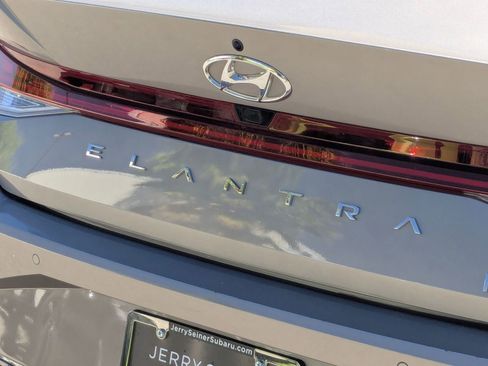 Used 2023 Hyundai Elantra Limited image 16