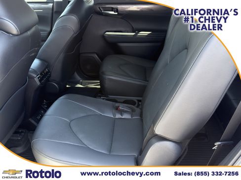 Used 2025 Toyota Highlander Platinum AWD/4WD image 14
