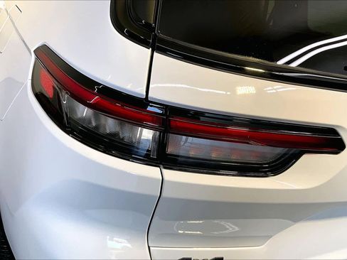 Used 2025 Jeep Grand Cherokee L Limited w/ Black Appearance Package AWD/4WD image 28