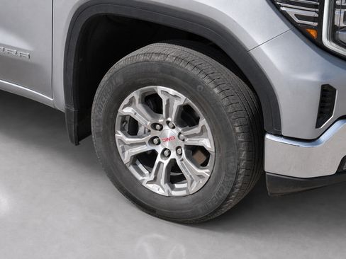 Used 2025 GMC Sierra 1500 SLT RWD image 9