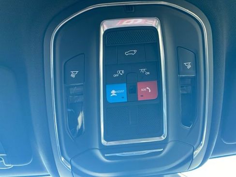 New 2025 Jeep Grand Cherokee Altitude image 33