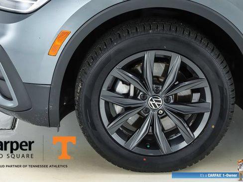 Used 2024 Volkswagen Tiguan SE w/ Panoramic Sunroof Package FWD image 44