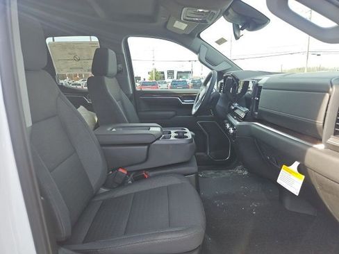 New 2026 GMC Sierra 1500 SLE image 18