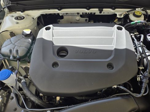 New 2026 Volvo XC40 B5 Plus w/ Protection Package Premier image 34