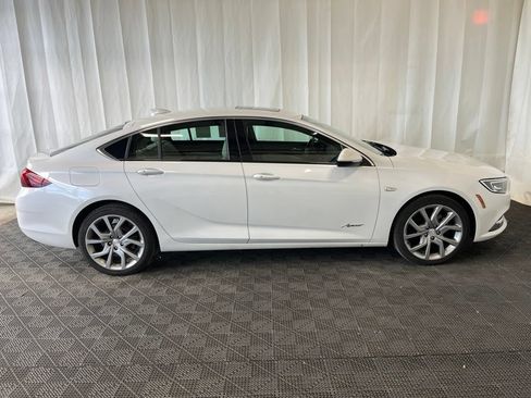 Used 2019 Buick Regal Avenir w/ Driver Confidence Package II FWD image 2