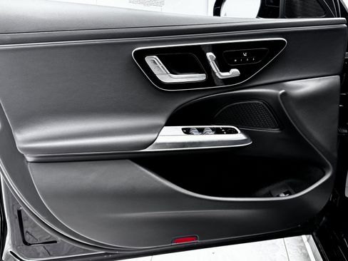 Used 2025 Mercedes-Benz E 350 4MATIC Sedan image 29