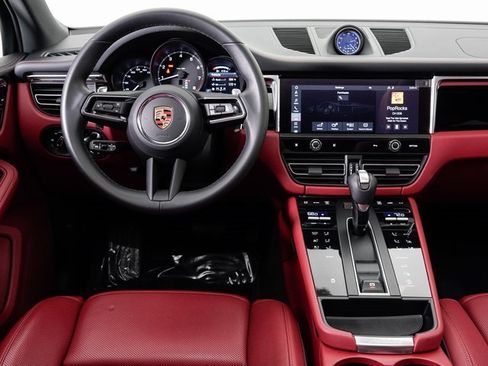 Used 2025 Porsche Macan image 16
