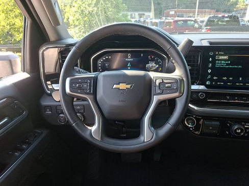 Used 2025 Chevrolet Silverado 2500 LT w/ Convenience Package AWD/4WD image 19