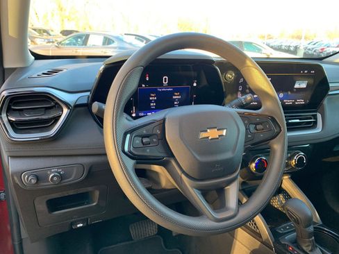 Used 2025 Chevrolet TrailBlazer LT image 32