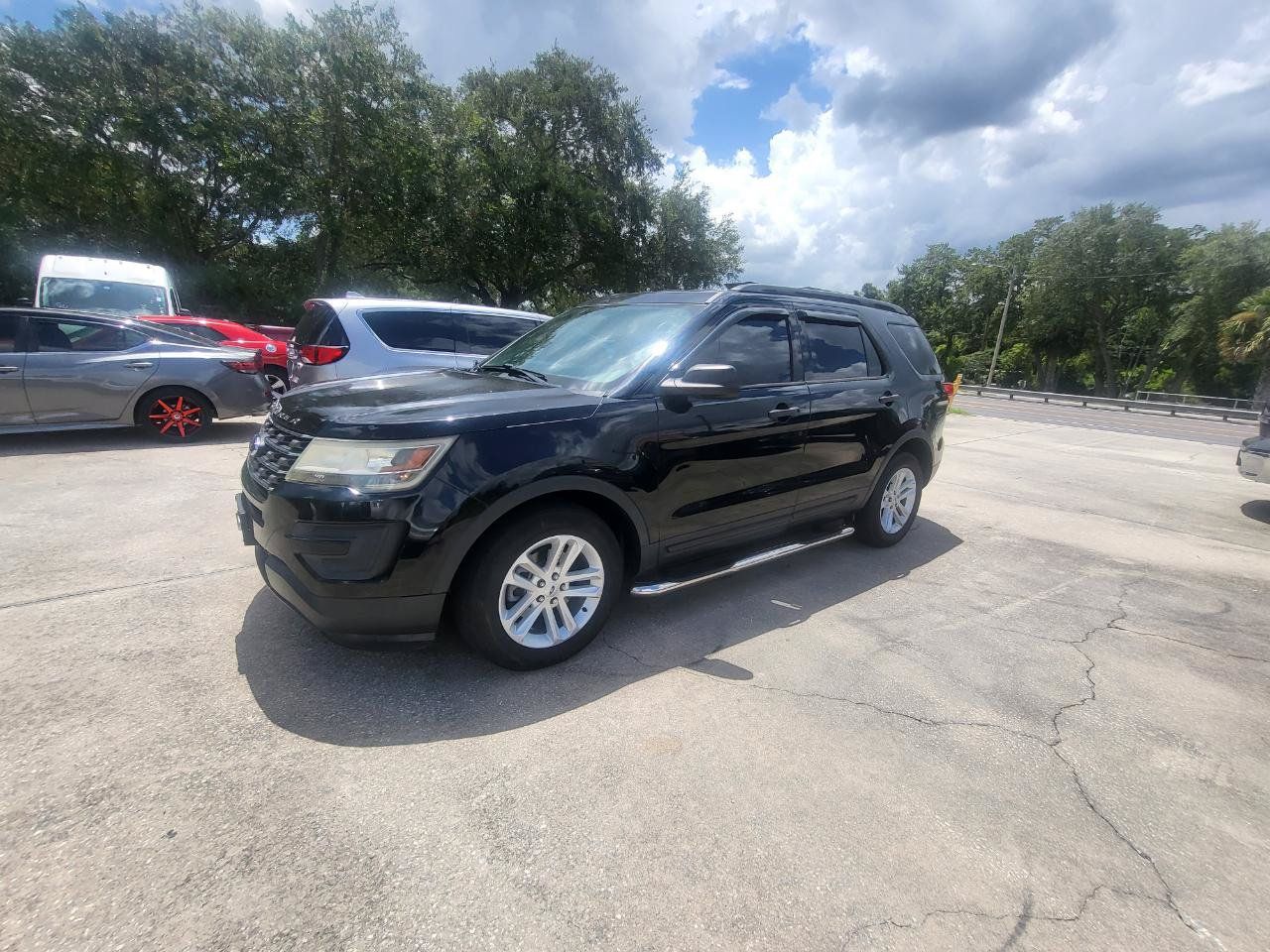 Used 2017 Ford Explorer FWD image 1