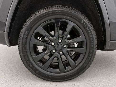 Used 2019 Jeep Grand Cherokee Altitude AWD/4WD image 33