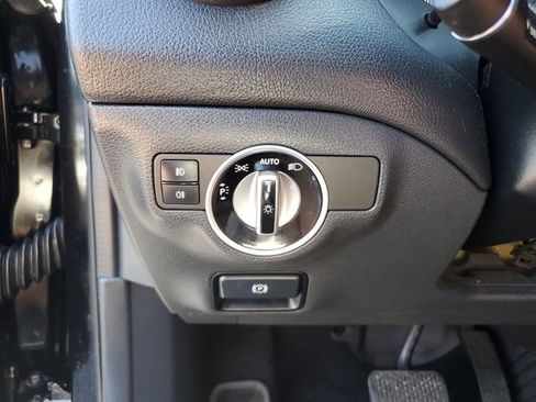 Used 2016 Mercedes-Benz GLA 250 4MATIC image 29