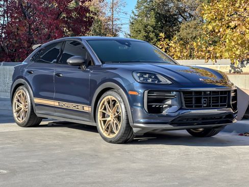 Used 2024 Porsche Cayenne Turbo GT image 10