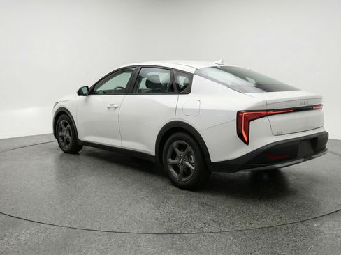 Used 2025 Kia K4 LXS image 6