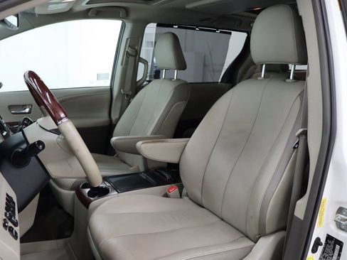 Used 2013 Toyota Sienna Limited w/ Premium Pkg FWD image 15