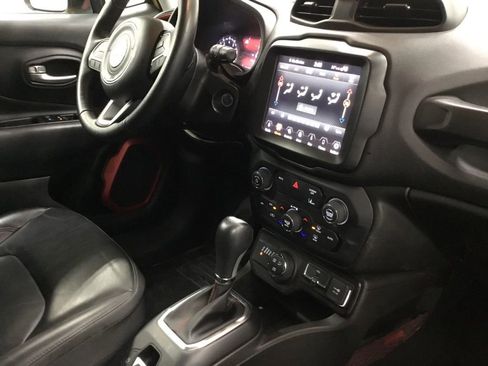 Used 2023 Jeep Renegade Trailhawk w/ Trailhawk Elite Group AWD/4WD image 23