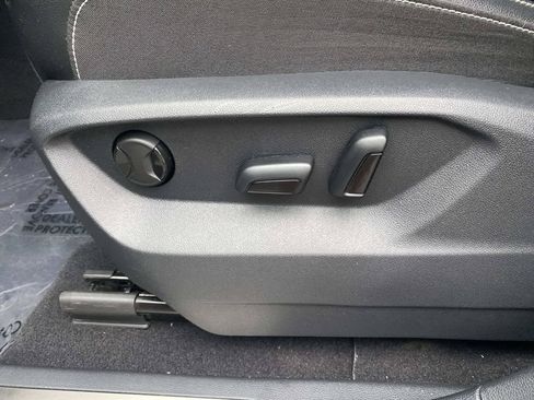 Used 2024 Volkswagen Atlas SE FWD image 19