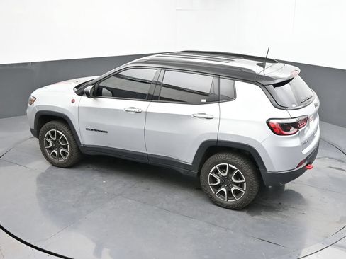Used 2025 Jeep Compass Trailhawk AWD/4WD image 34
