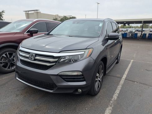 Used 2017 Honda Pilot Touring image 2